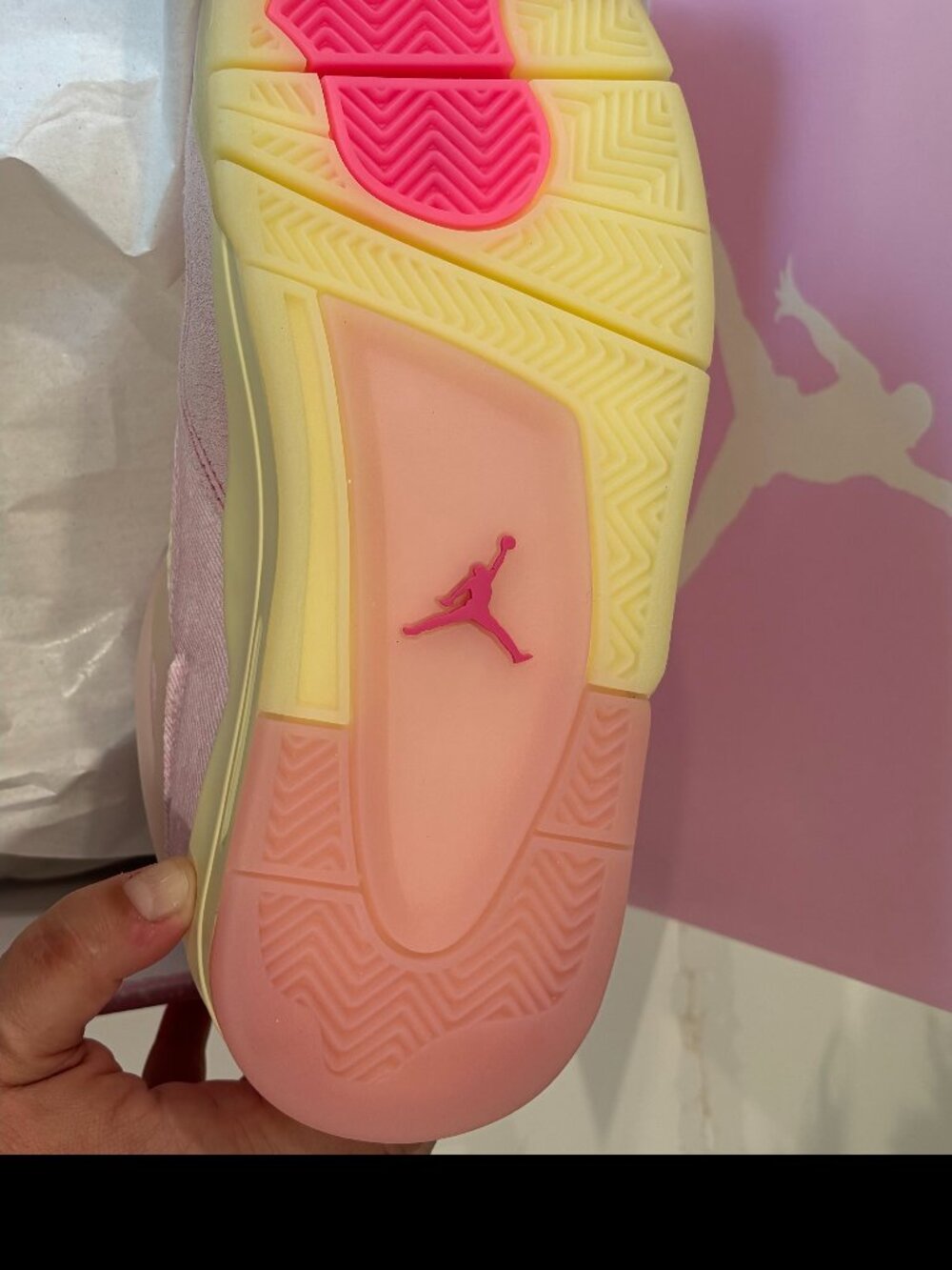 Air Jordan 4 Retro Pearl Pink and Iced Carmine - Picture 4 of 4